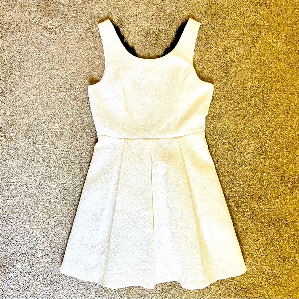 FOREVER 21 • A-line White Dress with Laced Back